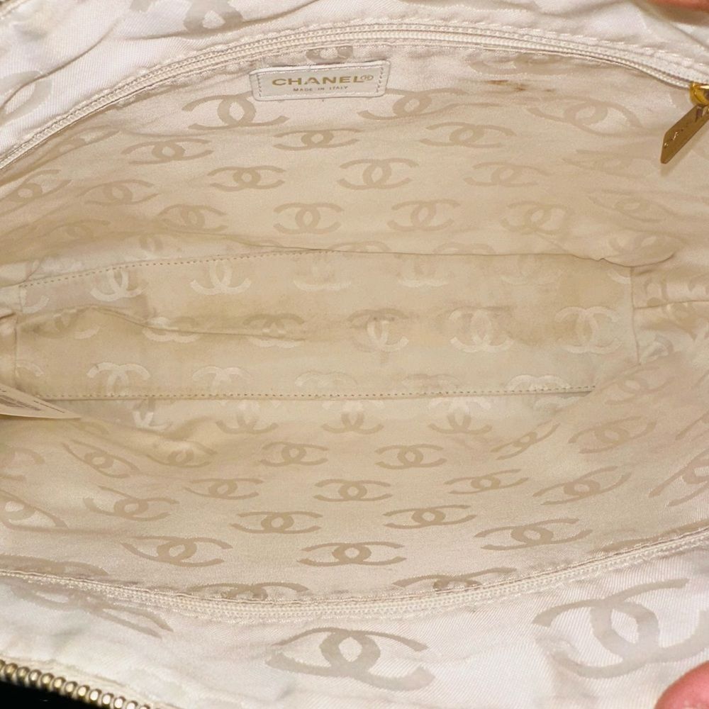 Chanel Wild Stitch Quilted leather white Tote Bag with gold CC logo - Picture 13 of 16